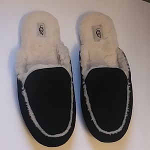 Comfy fluffy and suead Black and Cream UGG Slipper